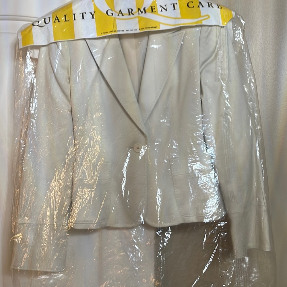 Anne Klein 2 piece skirt suit